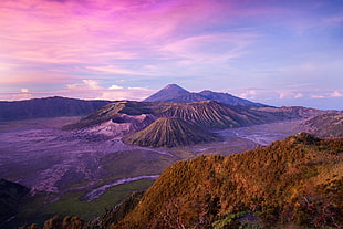 photo of mountain during daylight HD wallpaper